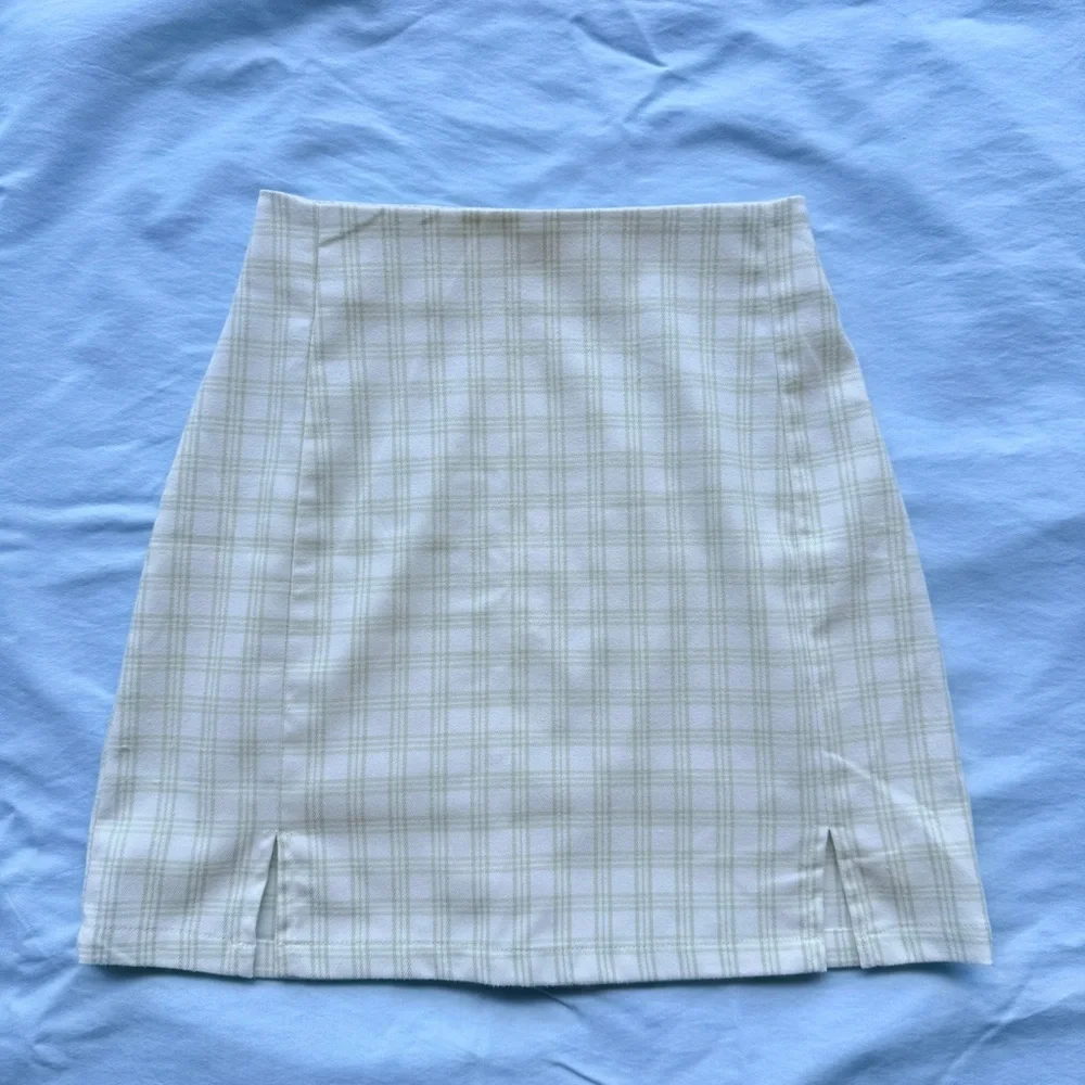 Brandy Melville Plaid Mini Cara Skirt
